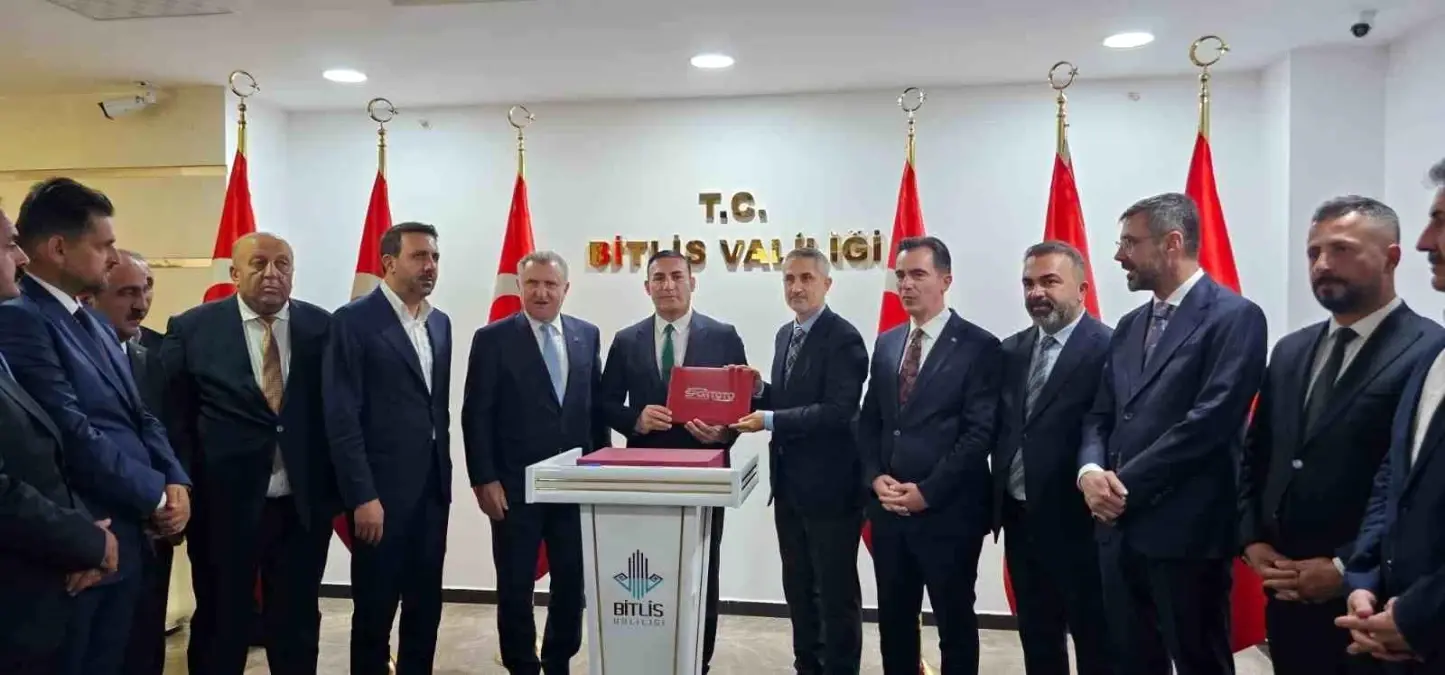 Adilcevaz’da Altyapı ve Yol Düzenleme Çalışmaları Devam Ediyor adilcevazda altyapi ve yol duzenleme calismalari devam ediyor YSSuGT87