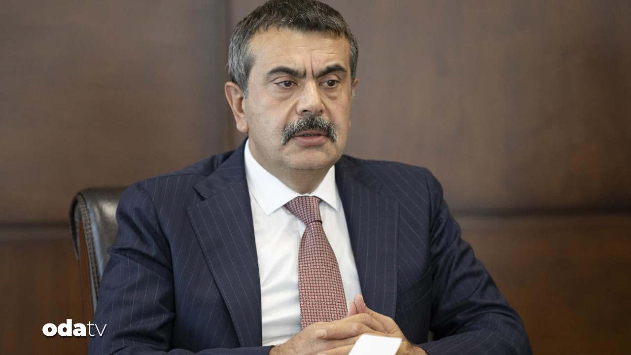 bakan tekin okul kiyafetlerini acikladi SvFK4OjY