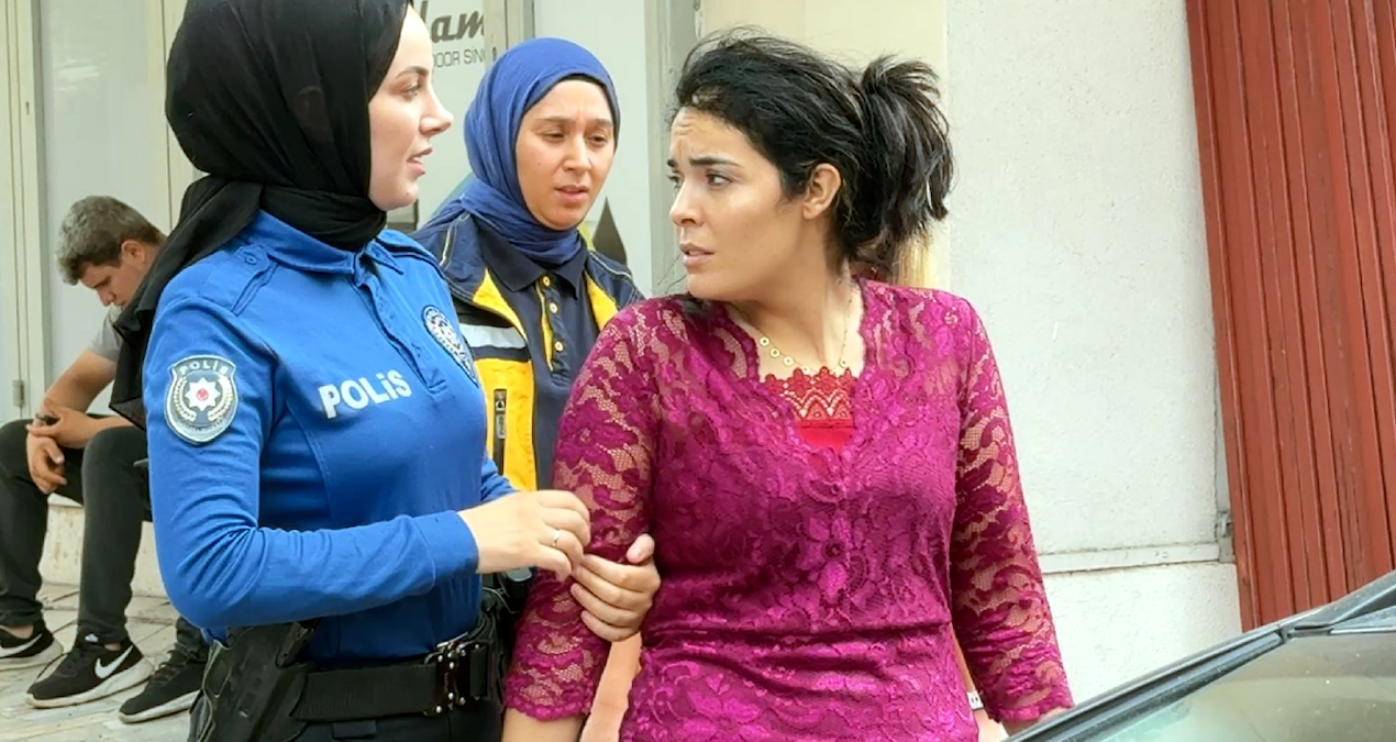 Canına kıymak için çatıya çıktı sanıldı, gerçek bambaşka çıktı canina kiymak icin catiya cikti sanildi gercek bambaska cikti eEkwD83B