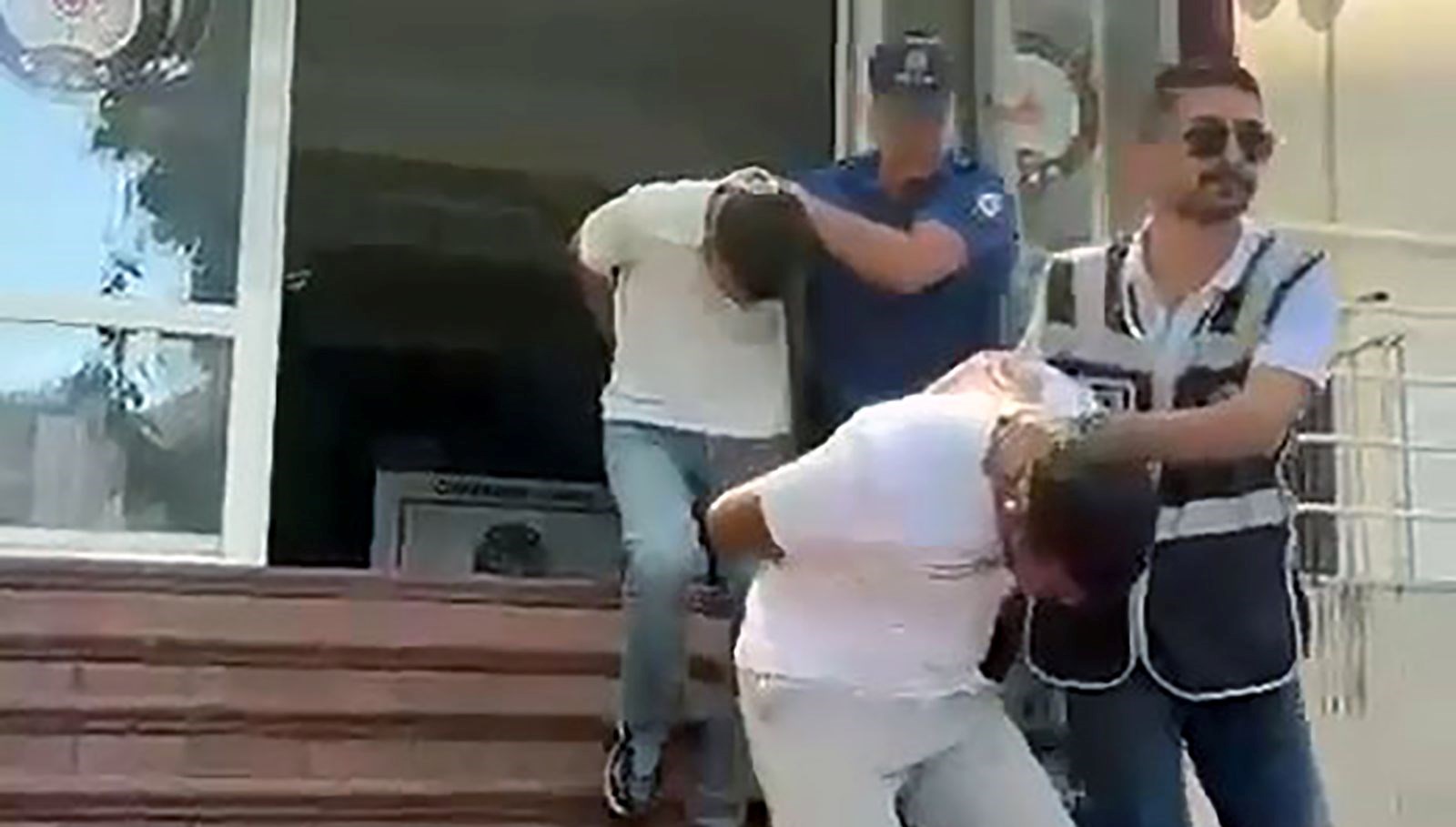 hasta cocugun tedavi parasini caldilar iki dolandirici tutuklandi ajrFjdcv