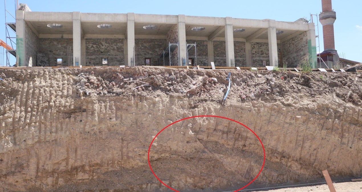 temel kazisinda ortaya cikti buyuk saskinlik yaratti erzurumun fay hatlari goruldu RIXs2tPT