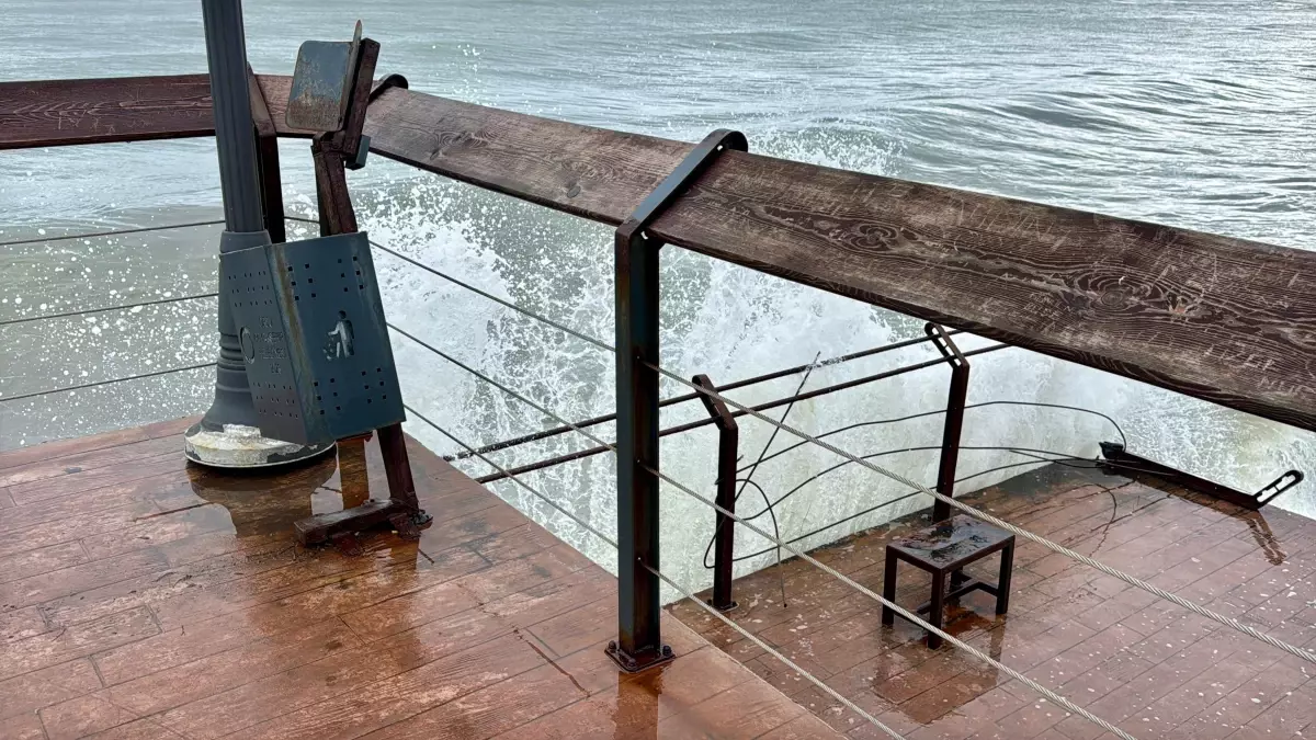 orduda kuvvetli ruzgar dalgalari 5 metreye ulasti uvqk9iIv