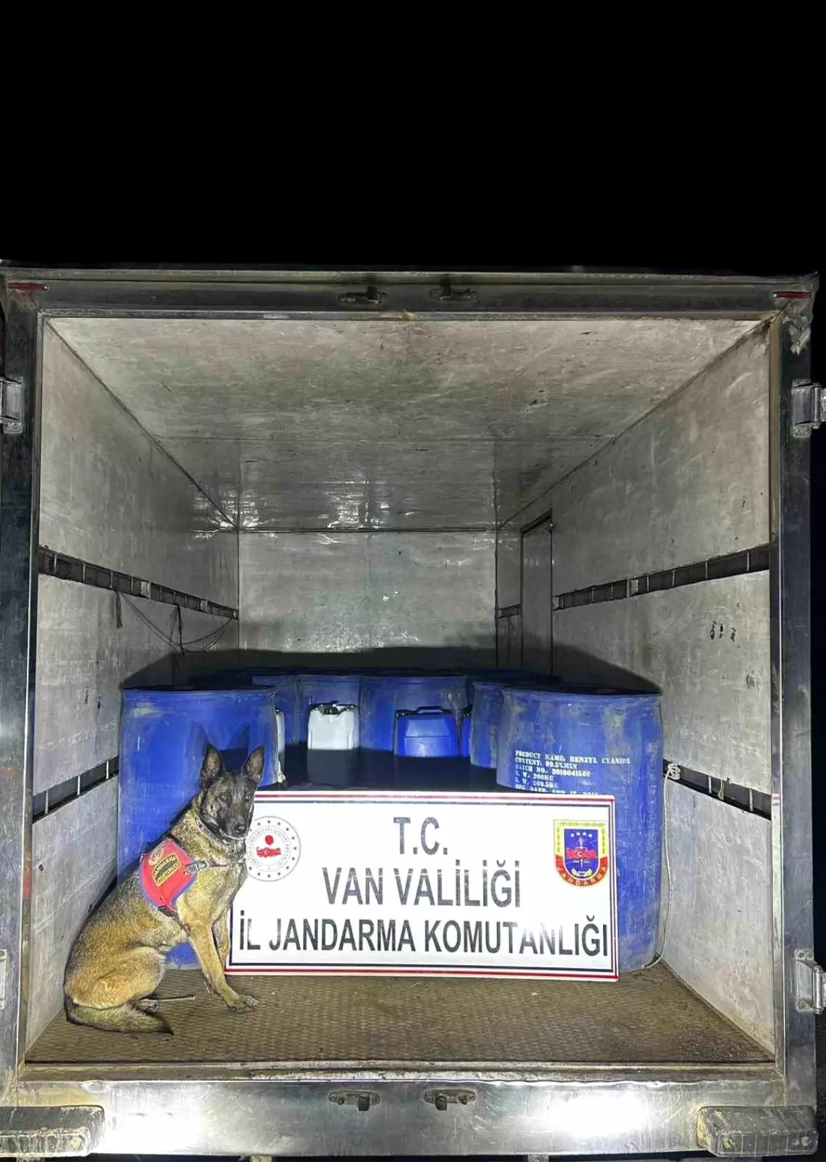 vanda asetik asit ve kostik soda ele gecirildi EiAdtcl5