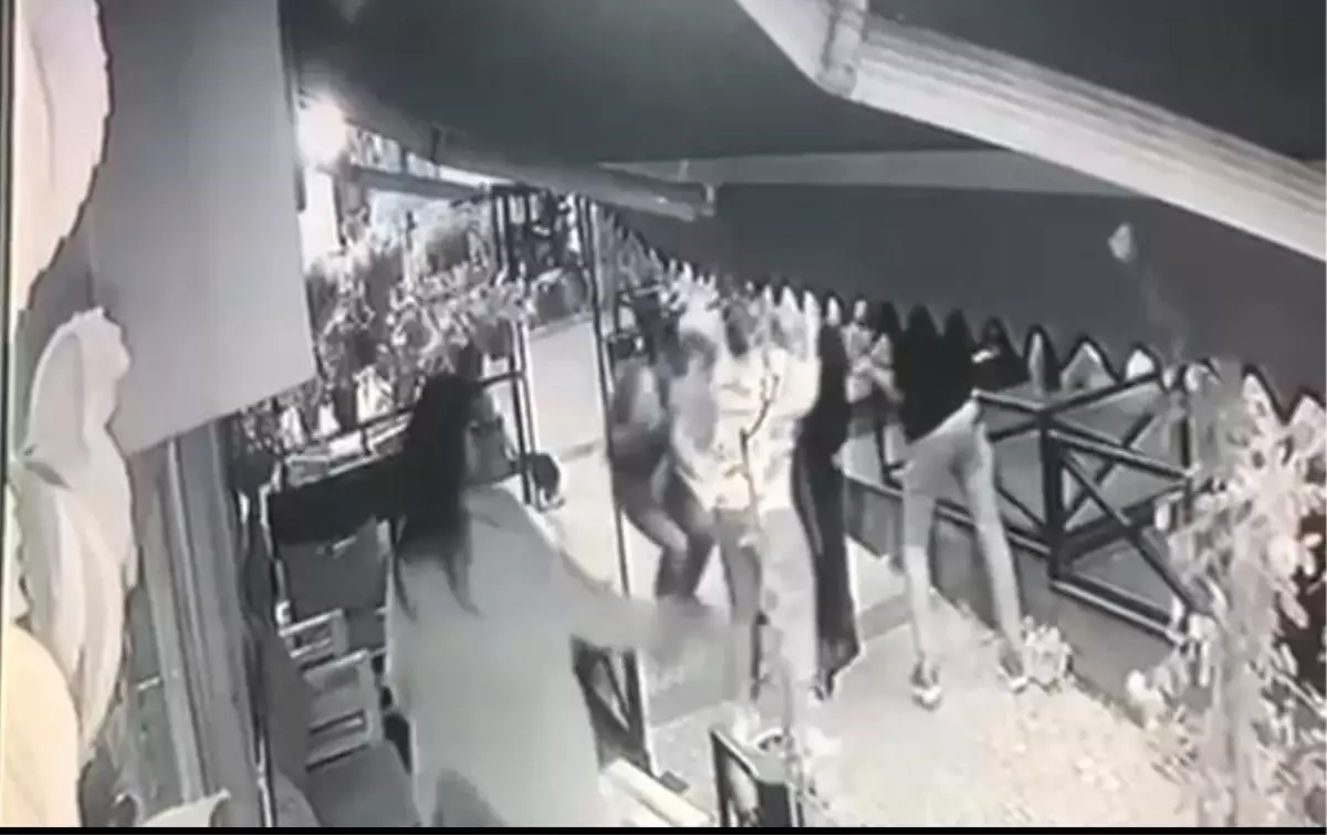 alkollu kisi kafeye alinmayinca tabancayla ates acti 4 yarali OSTnk5qM.jpg