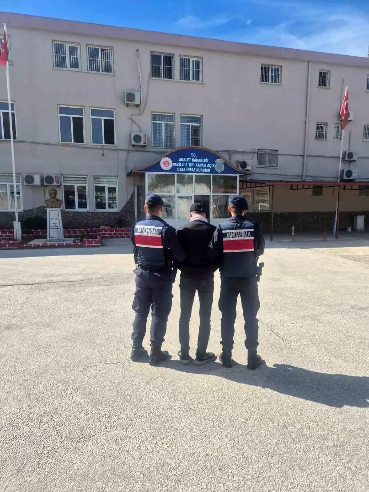 aranan hirsiz jandarma tarafindan yakalandi kzgU7fhn.jpg