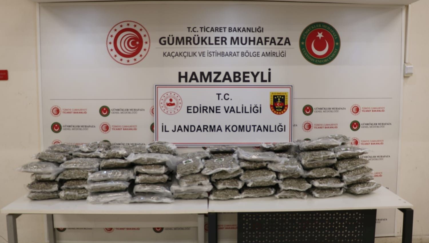 atlas suphelendi kamyondan kilolarca uyusturucu cikti Rce6ZhQH.jpg