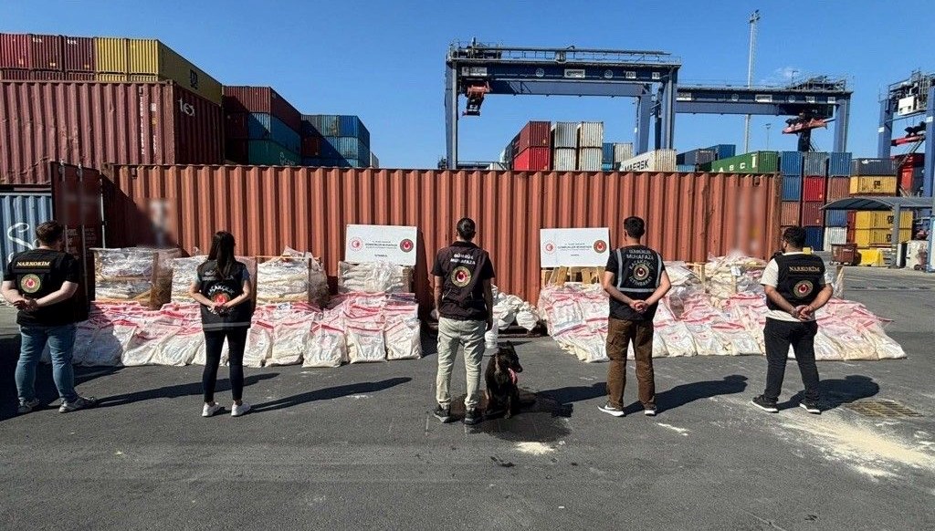 turkiye ile ispanyadan ortak operasyon fosil ununa emdirilmis 17 ton kokain ele gecirildi iTAIjm3x.jpg