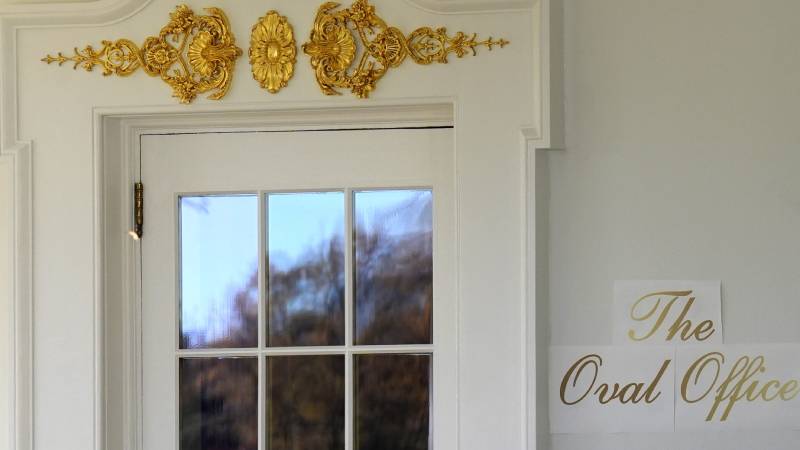 abd tarihinin en uzun huk met kapanmasini yasiyor trump oval ofise altindan tabela hazirlatiyor 4cpPWsOM.jpg