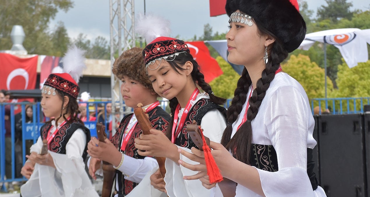9 Ülkeden Çocuklar, 23 Nisan Bayramı’nı Antalya’da Coşkuyla Kutladı