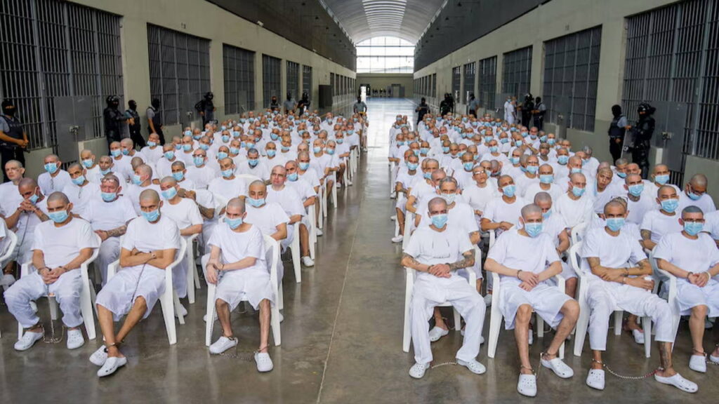 el-salvadorda-tarihi-dava-yuzlerce-cete-uyesi-ayni-anda-yargilaniyor-UhJ17uj8