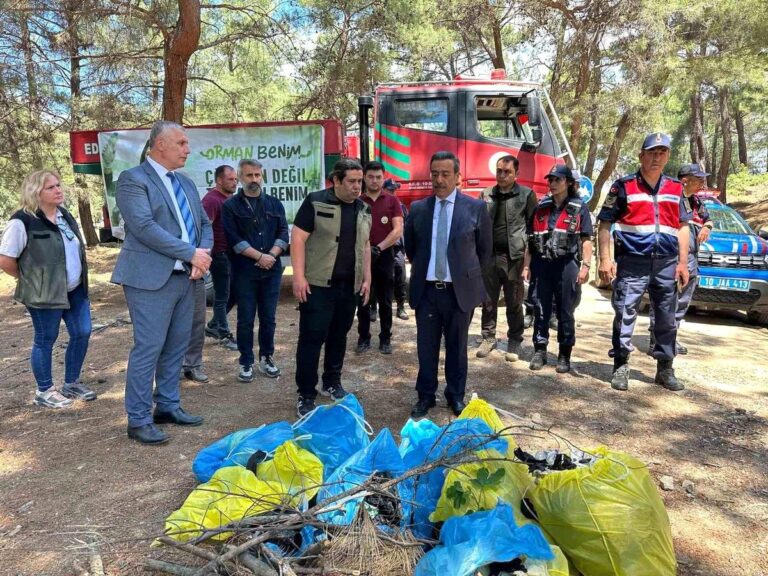 burhaniyede-orman-yanginlarina-karsi-ormanda-cop-toplama-etkinligi-yapildi-wVwYz2A5