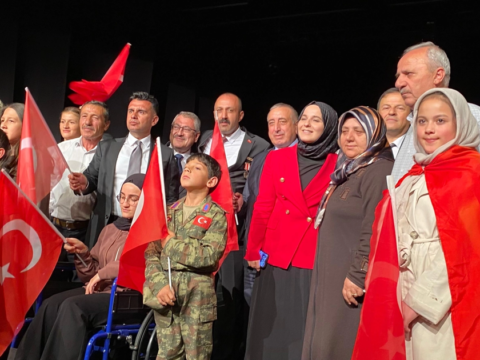 Erzurumda cocuklar 15 temmuzu sahneye tasidi fHHzj3pp