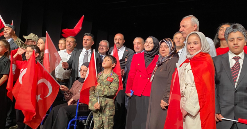 Erzurumda cocuklar 15 temmuzu sahneye tasidi fHHzj3pp